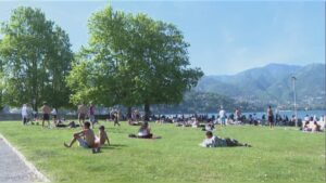 Estate in anticipo sul Lario, termometro fino a 35 gradi. “Caldo eccezionale per il perìodo”