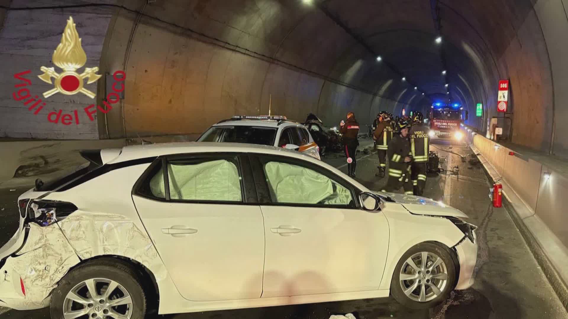 Incidente con due morti in galleria a Pusiano, 8 anni al conducente del pick up