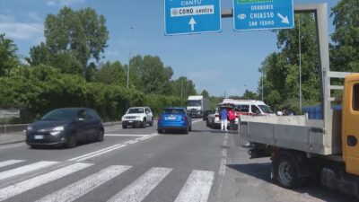 Incidente in via Varesina lunedì scorso, grave il motociclista. Appello per cercare testimoni