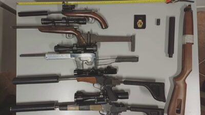 Armi clandestine, munizioni e animali come trofei, la polizia provinciale denuncia due bracconieri