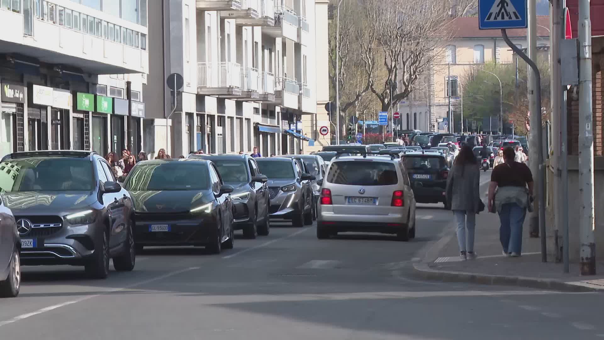 Il sondaggio di Etv, i problemi dei comaschi: traffico, viabilità, sosta e turismo di massa