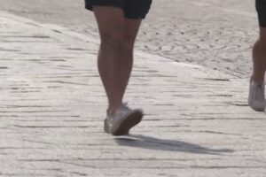 Insulti omofobi, schiaffi e pugni a un coetaneo: l’episodio in centro a Como, denunciate due 17enni