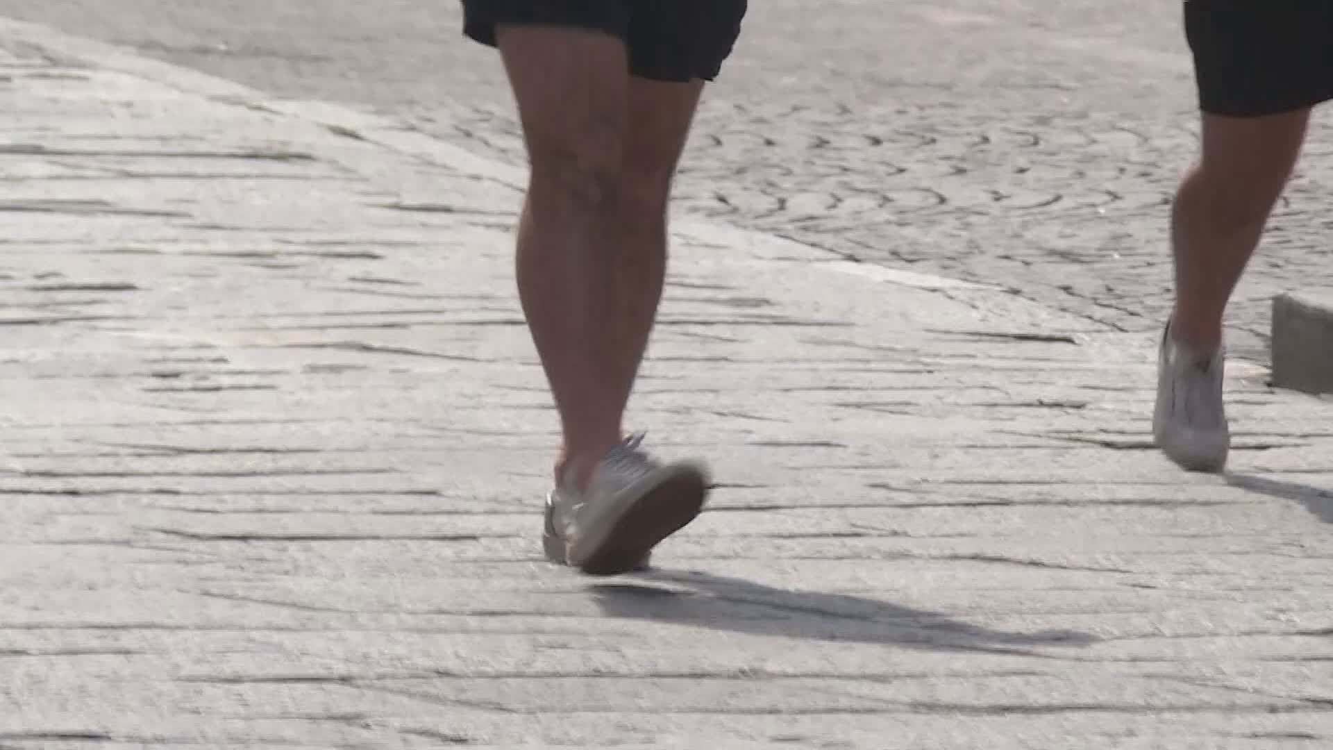 Insulti omofobi, schiaffi e pugni a un coetaneo: l’episodio in centro a Como, denunciate due 17enni