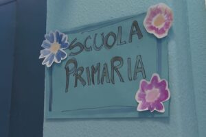 Ponte Chiasso, festa di primavera alla De Calboli. Felicità e malinconia per la chiusura del plesso