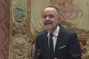 Elezioni Como 2027, il lavoro dei partiti. FdI: “Serve un politico”. Pd: “Guardiamo al campo largo”