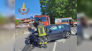 Cantù, in auto contro il muro del supermercato, ferite due donne