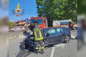 Cantù, in auto contro il muro del supermercato, ferite due donne