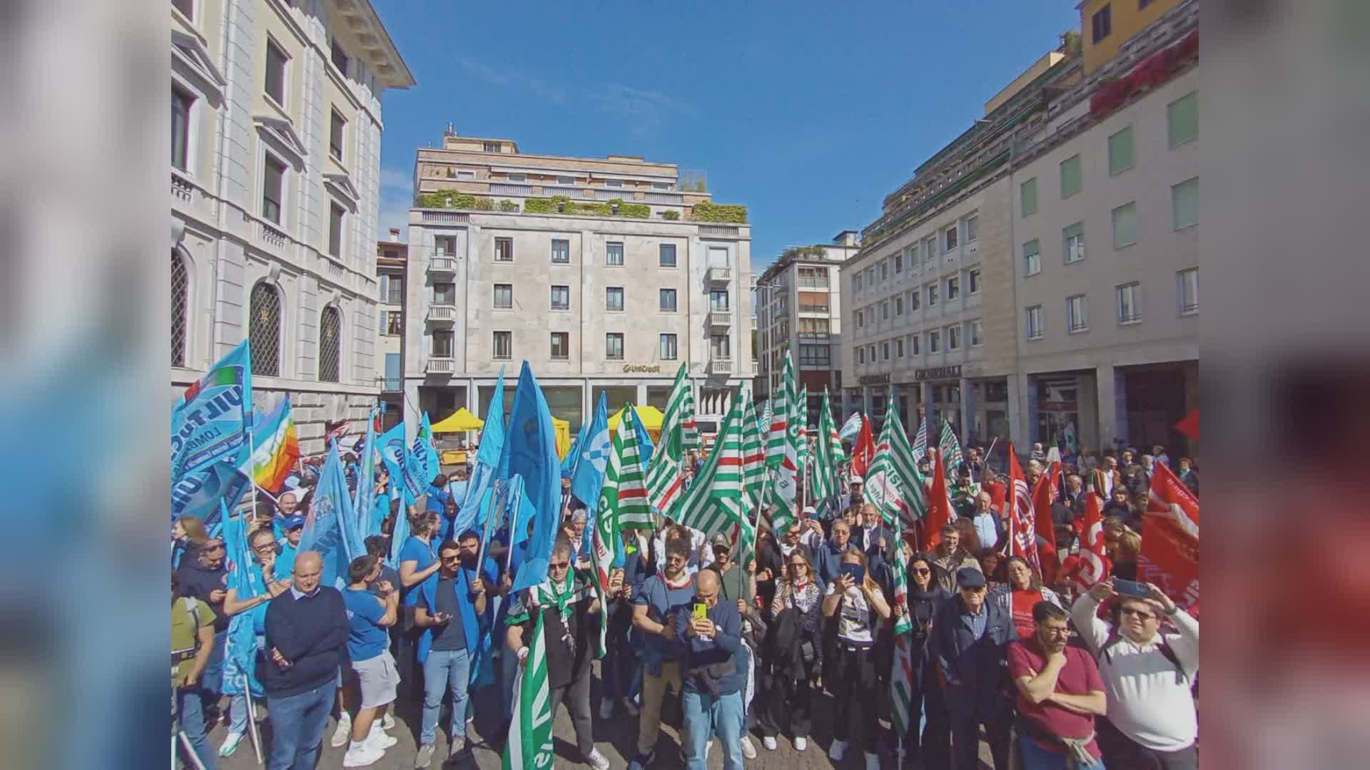 Primo maggio, in piazza Perretta a Como la manifestazione unitaria di Cgil, Cisl e Uil