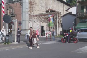 Passaggio a livello Viale Lecco sbarra abbattuta