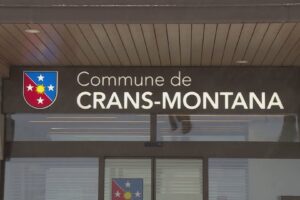 Crans-Montana, la Svizzera fa un passo indietro: “Il Paese non invierà più copie delle fatture”