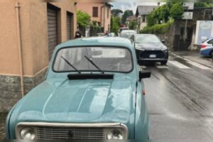 Donna di 74 anni investita da un’auto a Lenno. Trasportata in elicottero a Varese