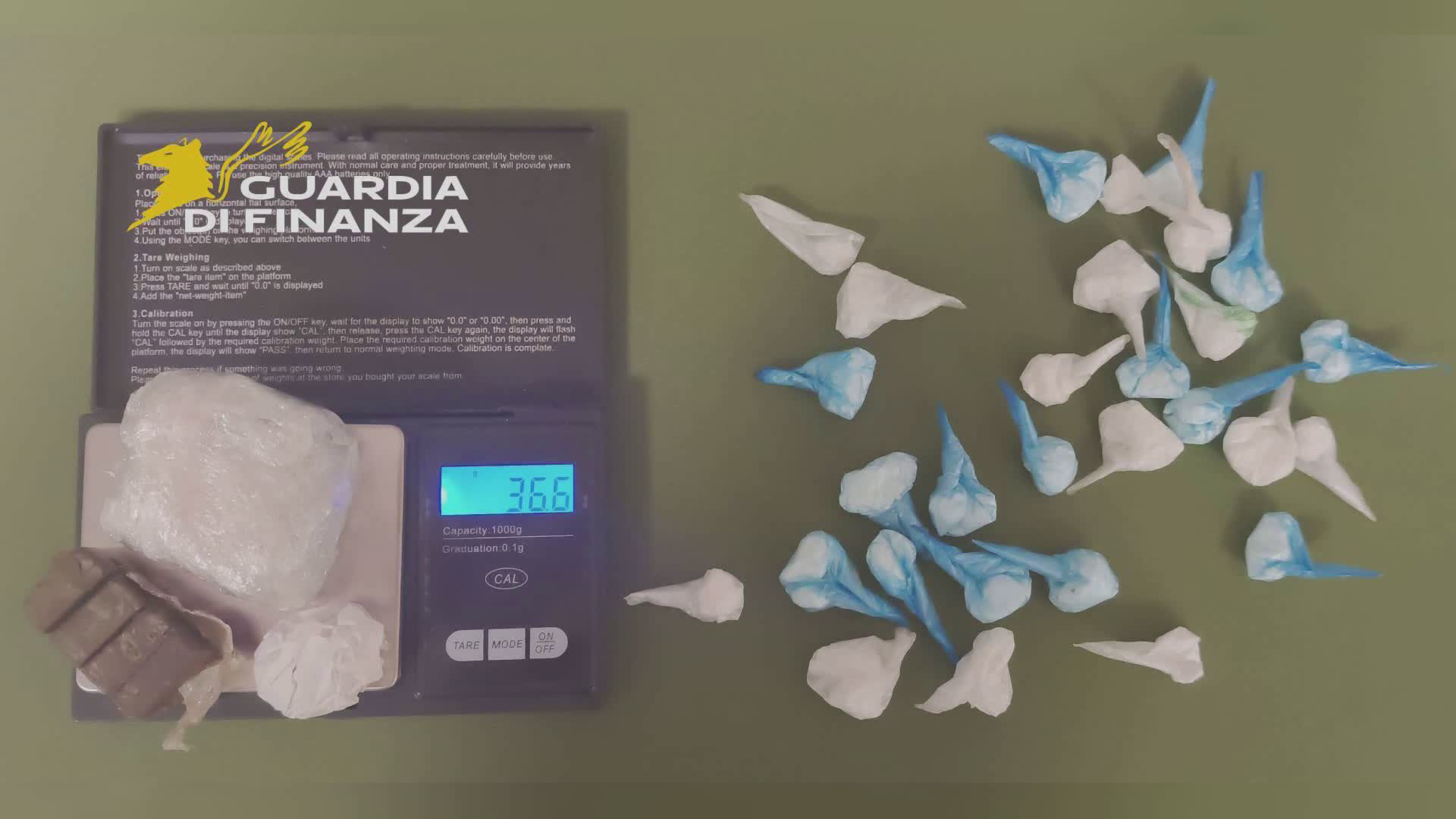 Spaccio di droga, trovati 30 involucri di cocaina in un’auto a noleggio a Merone