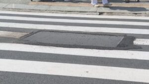Voragine sul Lungolago di Como, martedì il sopralluogo della Regione per valutare il danno