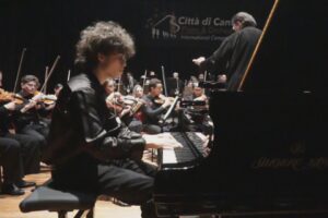 Cantù, Concorso Internazionale per Pianoforte e Orchestra: Teatro Fumagalli sold out per le finali