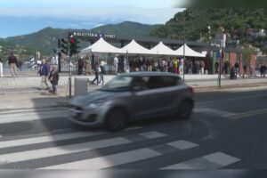 Como, chiusa la voragine sul lungolago e strada riaperta