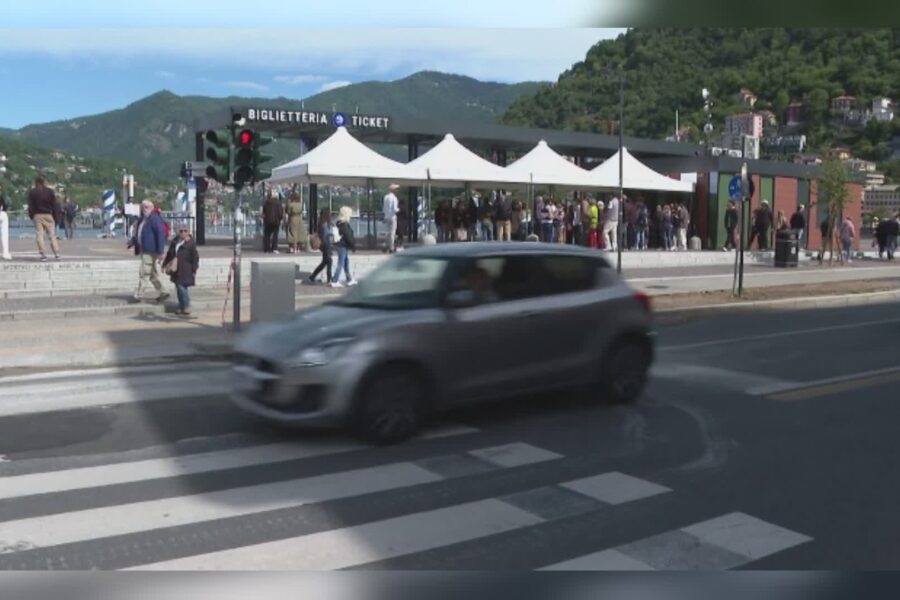 9451 Como chiusa la voragine sul lungolago e strada riaperta 1778667024