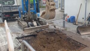Voragine e strada chiusa a Vighizzolo da una settimana, avviati i lavori