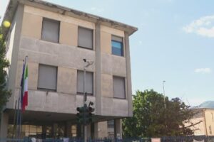 Chiude la primaria di Ponte Chiasso, Molinari (FdI): “Manca il coraggio di investire nei quartieri più difficili”