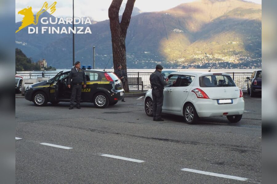 Autista abusivo cinese fermato dai finanzieri sulla Regina. Maxi multa e patente sospesa