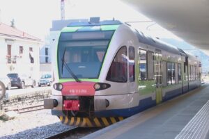 Sciopero generale lunedì 18 maggio: a rischio servizio ferroviario, scuola e sanità