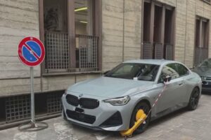 Nuova polemica tra Italia e Svizzera: ganasce sull’auto ticinese, la stoccata del leghista Quadri