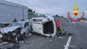 Maxi incidente all’alba sull’autostrada A9: tra i cinque feriti un bambino di un anno