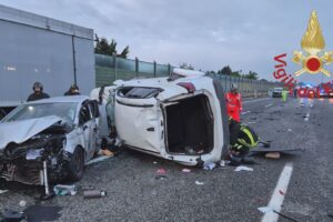 Maxi incidente all’alba sull’autostrada A9: tra i cinque feriti un bambino di un anno