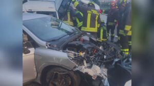 Maxi incidente all’alba sull’autostrada A9: tra i cinque feriti un bambino di un anno