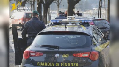 Tassista abusivo fermato sulla Regina. Trasportava turisti canadesi in un hotel di Menaggio
