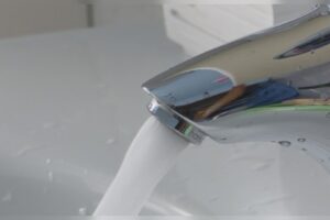 Sanificazione da legionella in via Casletti a Como. Ats Insubria: “Nessun ricovero”