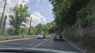 Senso unico alternato in via Oltrecolle a Como fino al 24 maggio