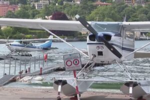 Troppe barche nella pista degli idrovolanti. L’Aero Club ferma i voli nel weekend