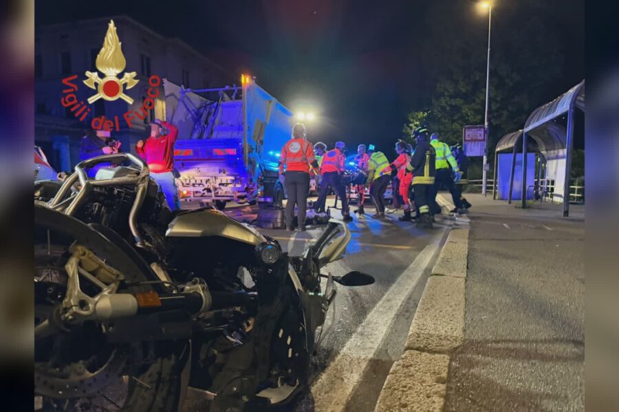 9938 Como incidente in via Napoleona tra auto e camion. Un ferito grave allospedale di Varese 1779267047