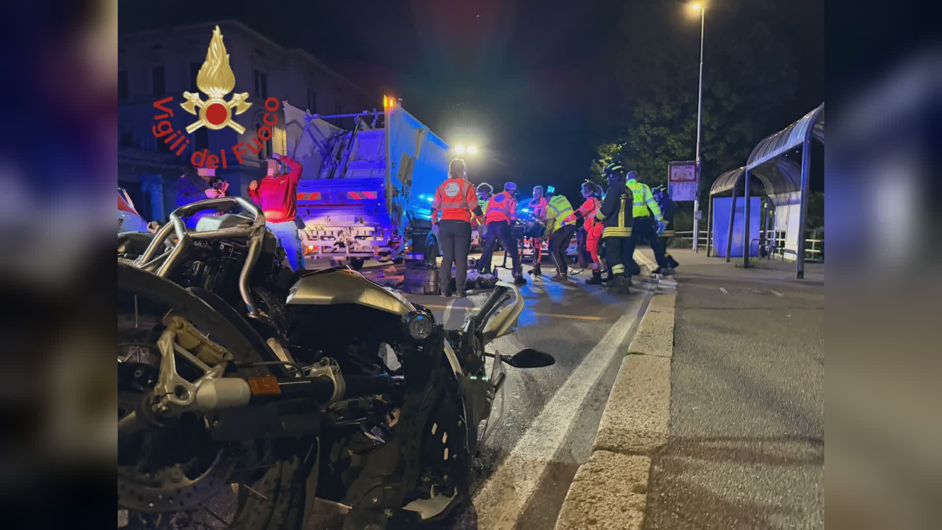 Como, incidente in via Napoleona tra auto e camion. Un ferito grave all’ospedale di Varese
