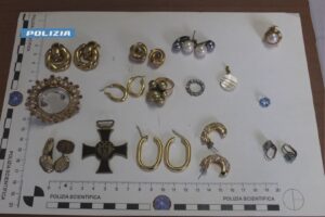 In trasferta da Napoli a Como, scoperto con la refurtiva poco dopo la truffa alla 90enne. Arrestato