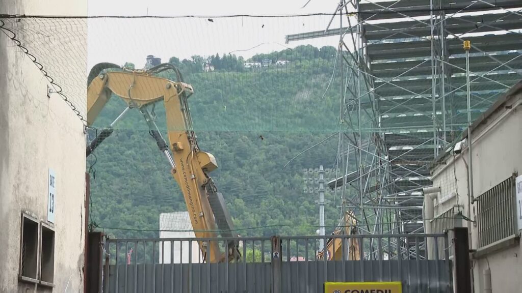 Stadio,  demolita la curva con i tubolari. Da lunedì  i lavori per le fondazioni speciali