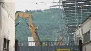 Stadio, demolita la curva con i tubolari. Da lunedì i lavori per le fondazioni speciali