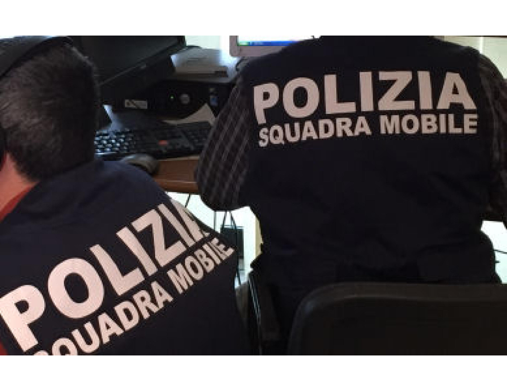 A 70 anni con oltre 5 chili di droga in valigia, arrestata ‘nonna coca’