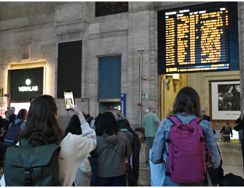 A Milano ritardi e cancellazioni in stazione tra maltempo e sciopero