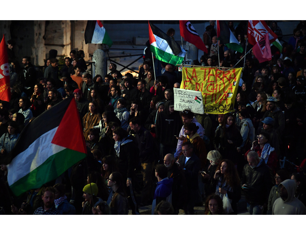 A Roma corteo per Gaza e Flotilla, ‘nemmeno un chiodo per guerra e genocidio’