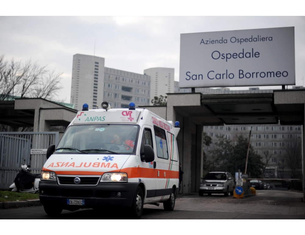 Accoltellata in strada da una donna a Milano, grave 47enne