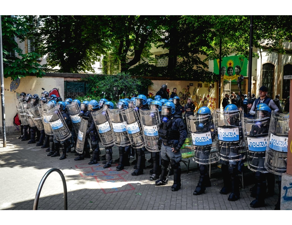 Alcuni autonomi cercano di entrate in giardino ex Askatasuna, respinti