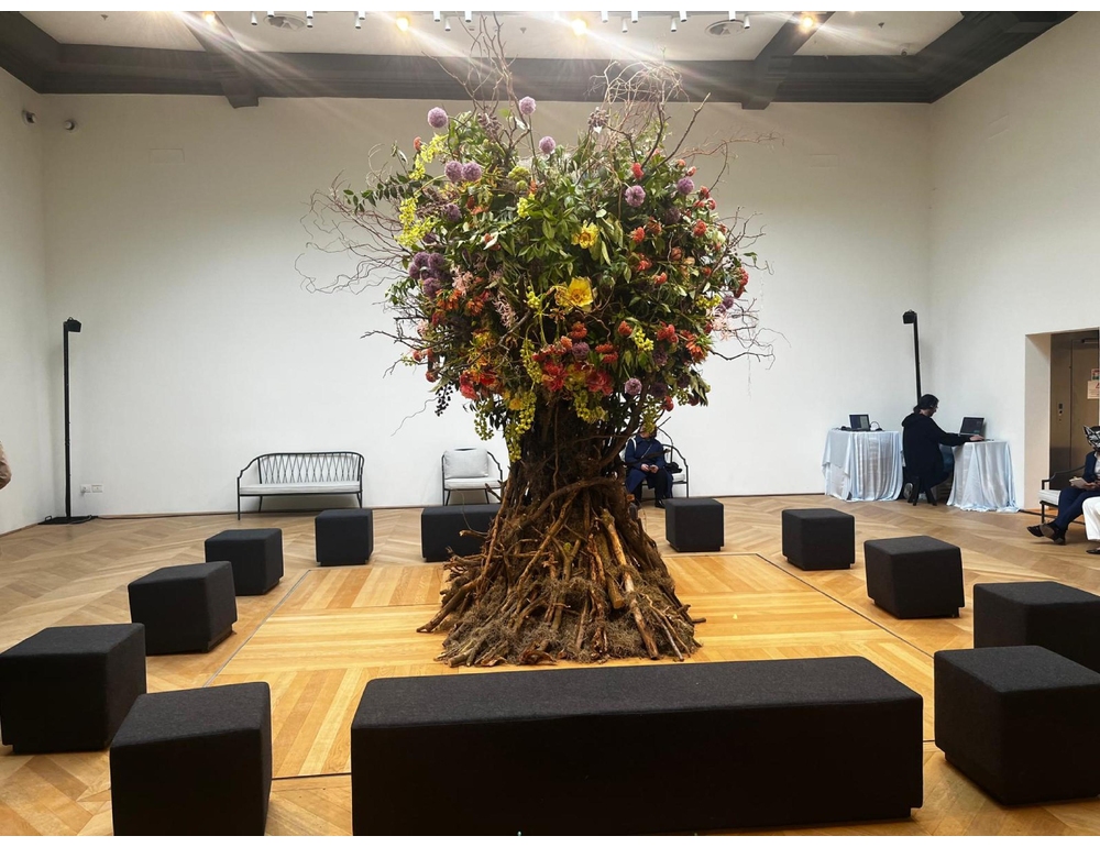 Aperto il Padiglione russo alla Biennale, musica e tanti fiori