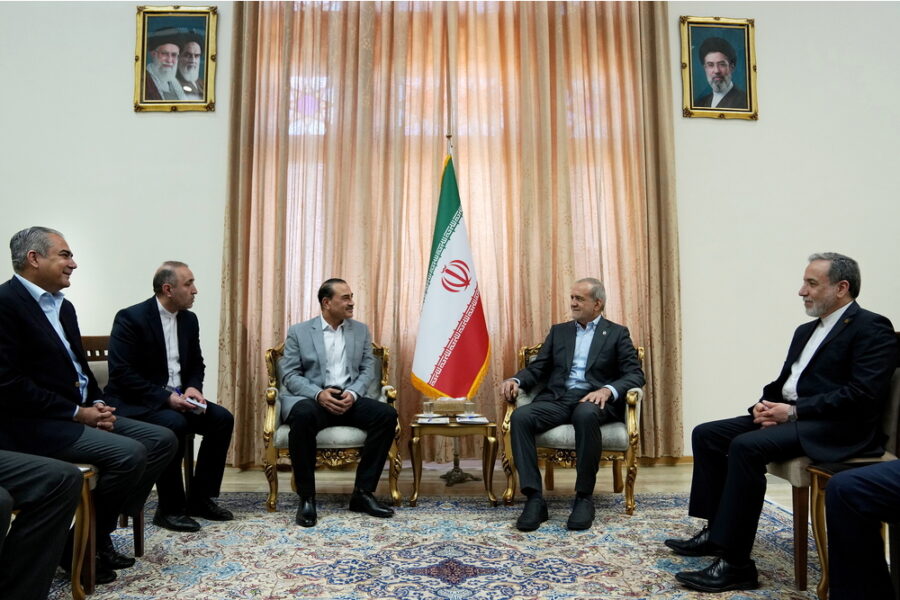 'Nei due mesi Hormuz riaperto anche al petrolio iraniano e trattative sul nucleare'
