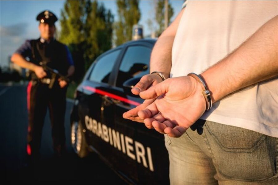 In flagranza di reato. I pm stanno indagando per violenza sessuale su più minori