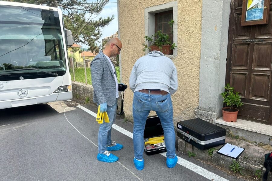 Riconosciuto da titolari e clienti da foto girata da WhatsApp e avvisati i carabinieri