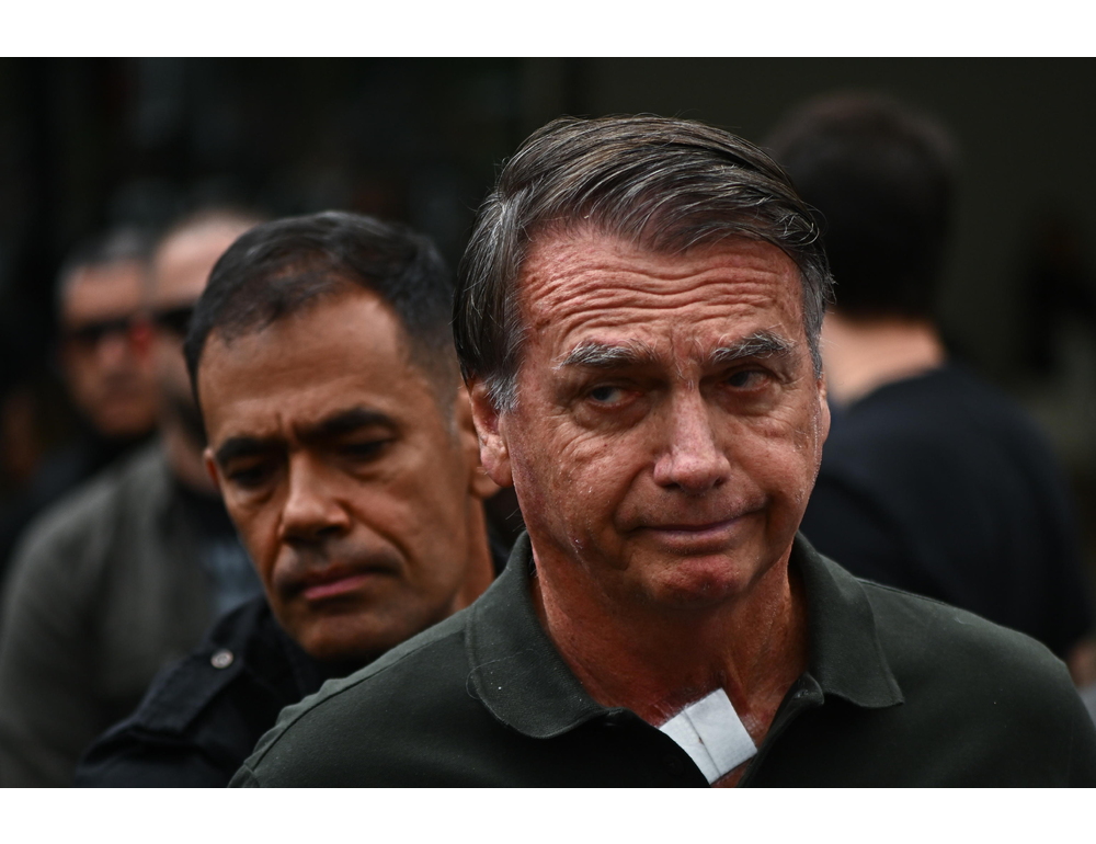 Bolsonaro operato alla spalla, in ‘buone condizioni’ dopo l’intervento