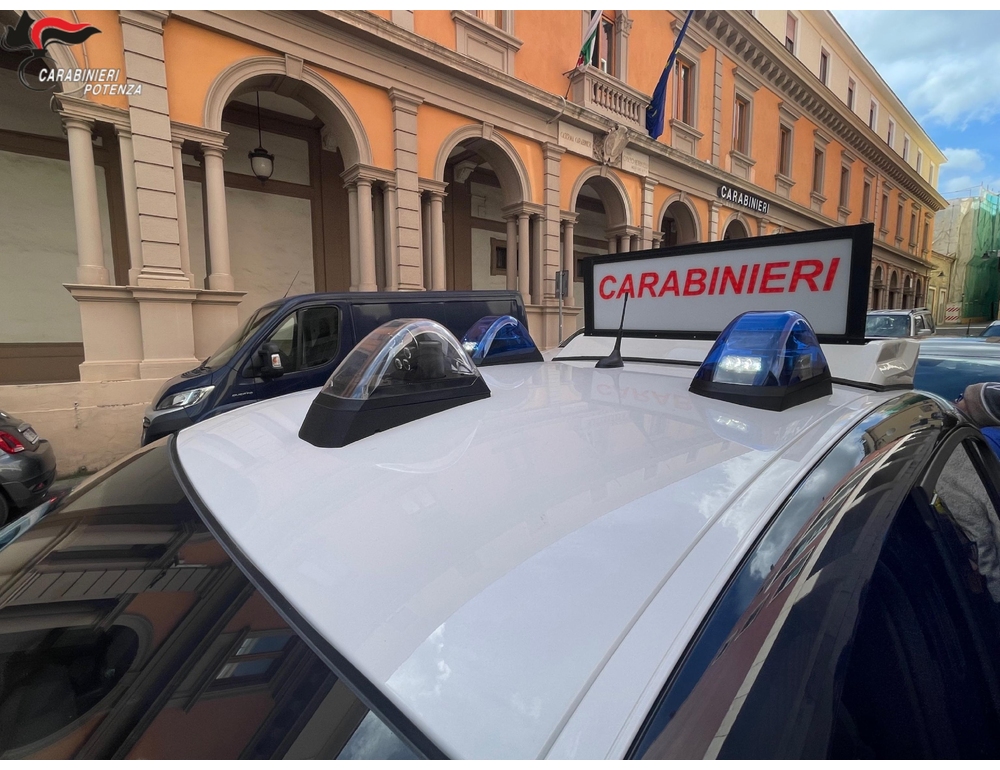 Braccianti ridotti in ‘schiavitù moderna’: 12 persone arrestate dai Carabinieri