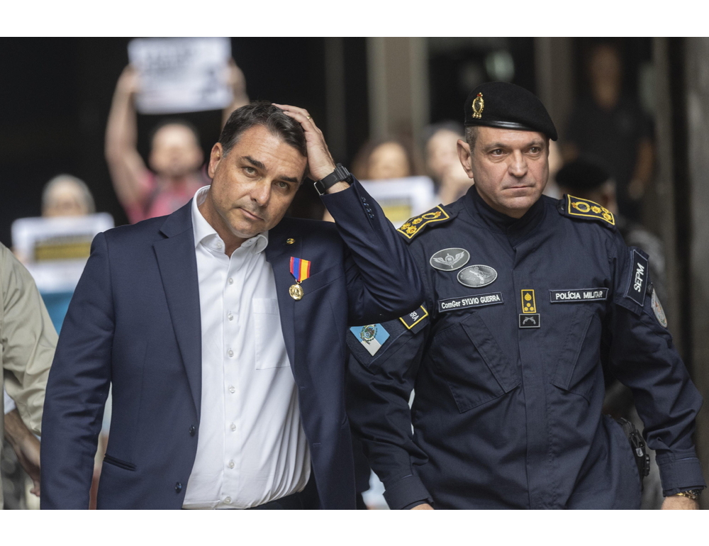 Brasile, lo scandalo Banco Master travolge Flavio Bolsonaro nei sondaggi