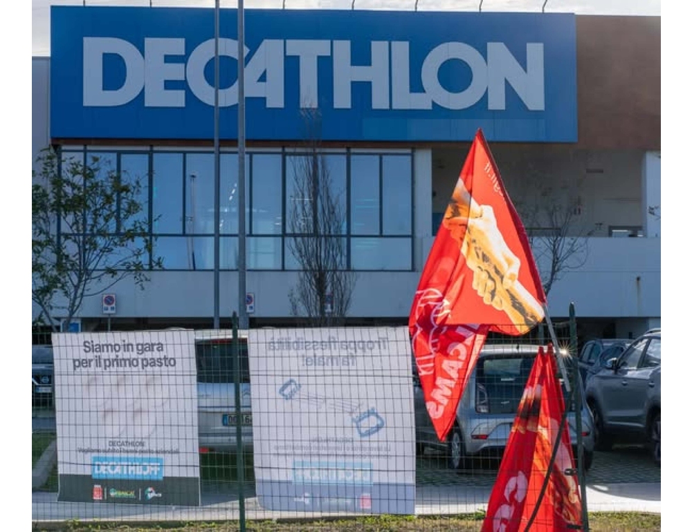 Caldo in negozio, sciopero di due giorni al Decathlon nel Chietino